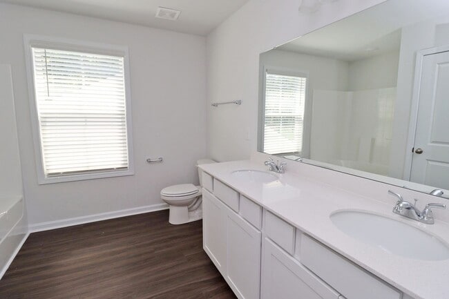 Building Photo - Beautiful Home in PRIME Lexington location!