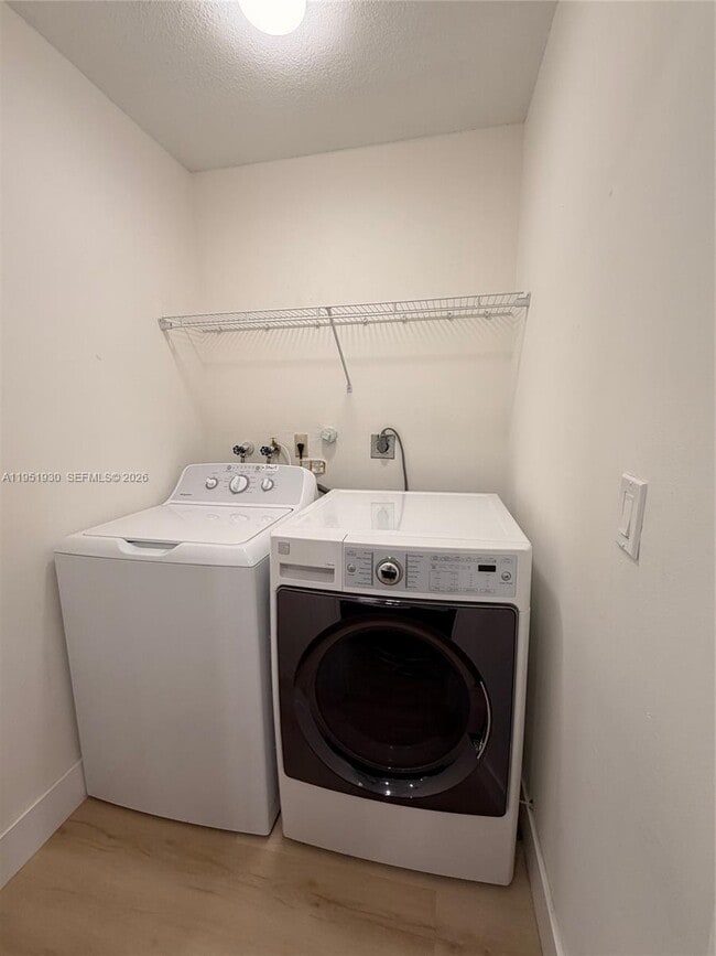 Building Photo - 1462 SW 25th Ave