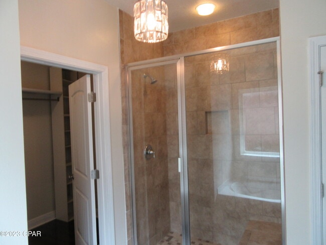 Building Photo - 105 N Shoreview Dr.