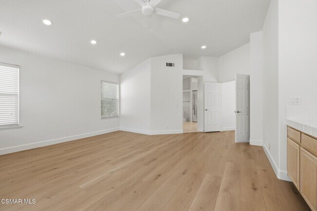 Building Photo - 658 Elevar Ct