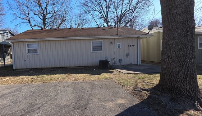 Building Photo - 2 Bedroom house! Great Location! $895