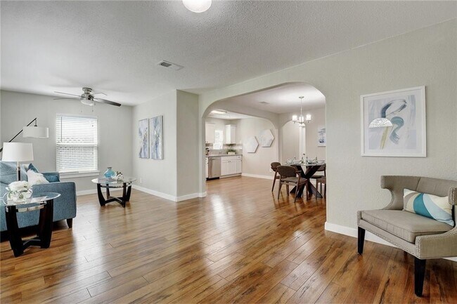 Building Photo - 503 W Grady Dr
