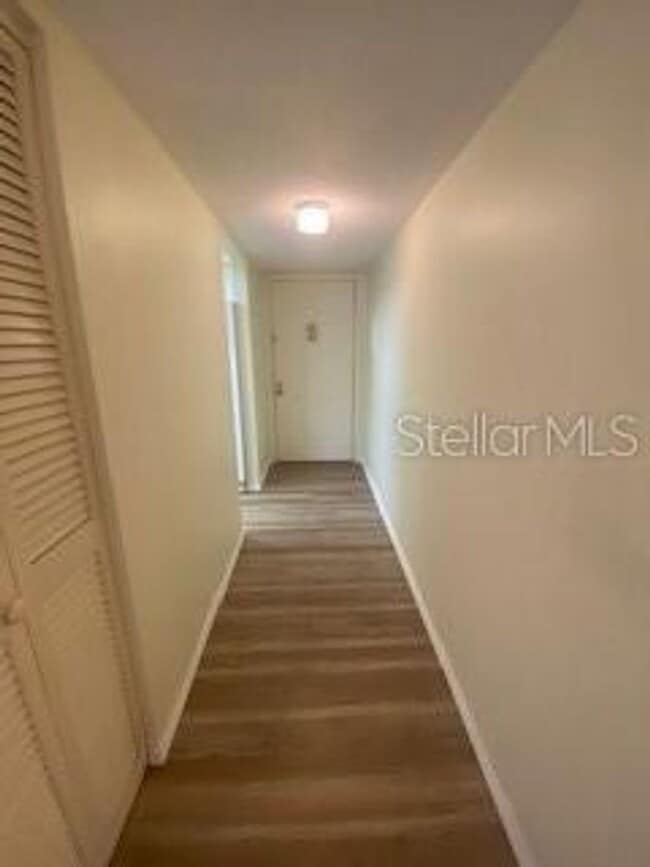 Building Photo - 517 Parkdale Mews