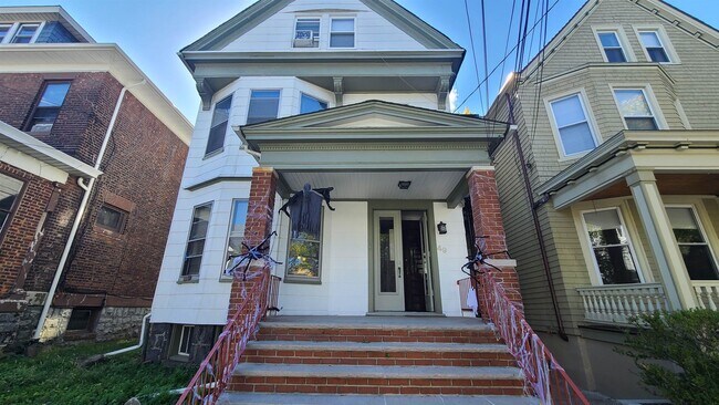 Building Photo - 49 Hudson Pl
