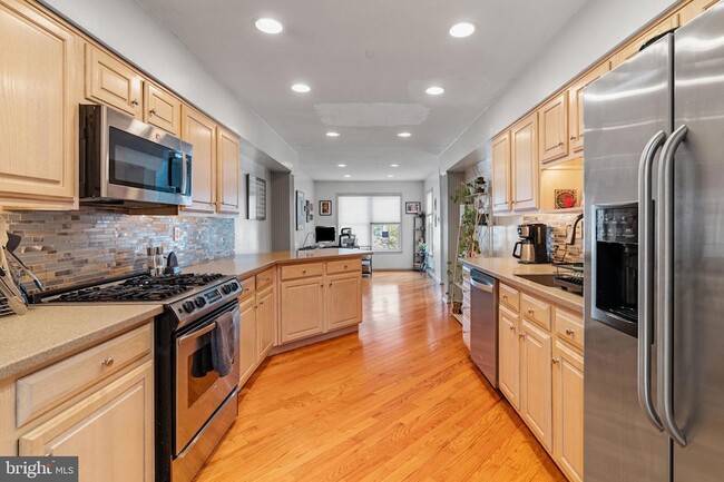 Building Photo - 37 White Pine Ct