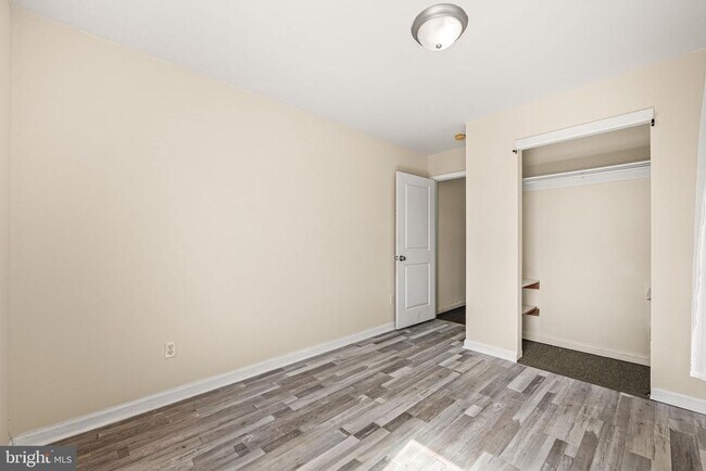 Building Photo - 1240 S 45th St