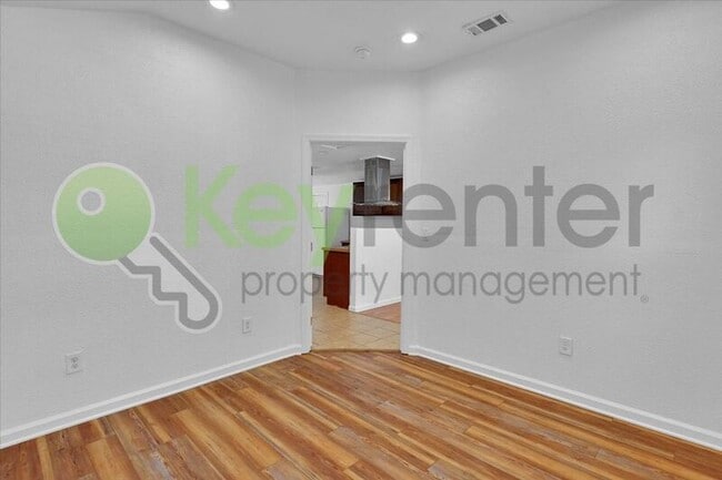 Building Photo - 2313 Piercy Way