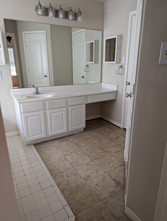 Master suite bathroom - 5910 Hollister Cole