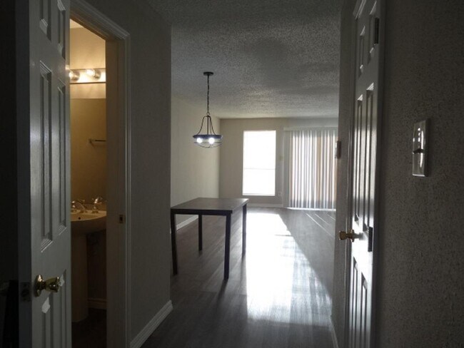 Building Photo - 15521 Weldon Dr