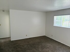 Building Photo - 214 W 650 S