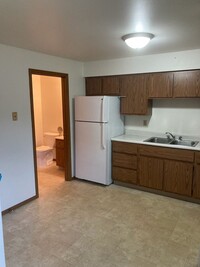Building Photo - 2 Bedroom 1Bath apartment on upper level