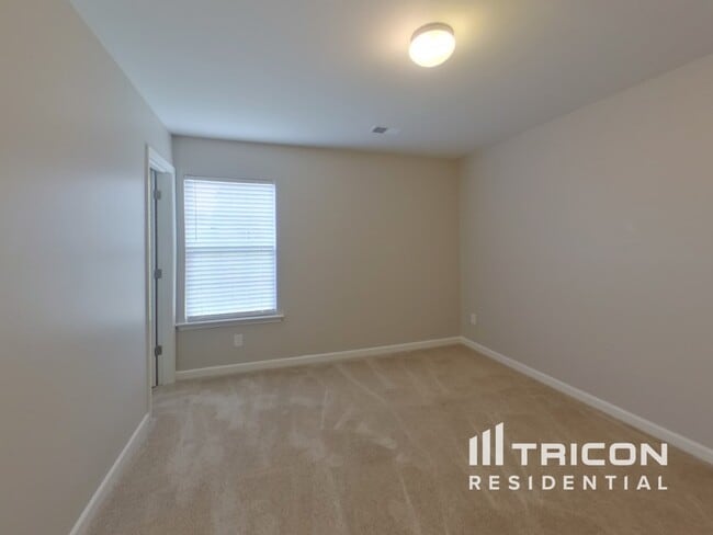 Building Photo - 714 Streamside Dr