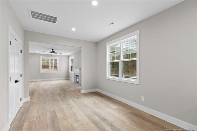 Building Photo - 22 S Shamrock Dr