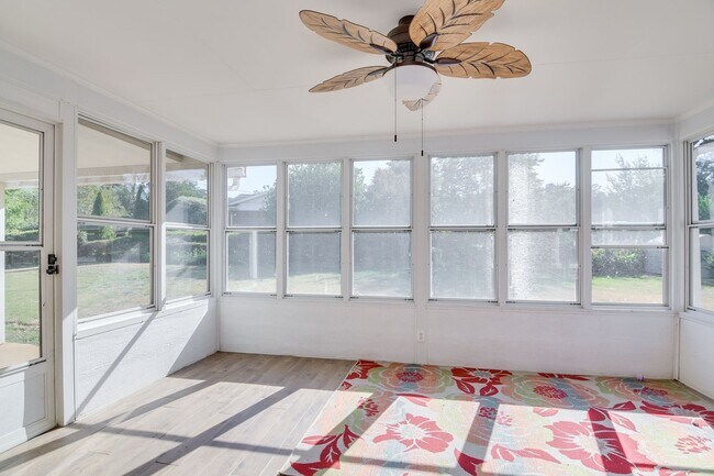 Building Photo - Southern Charm Brick Ranch Home