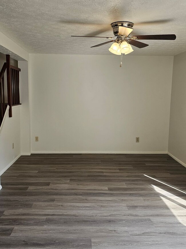 Building Photo - 1337 Vanasse Ct