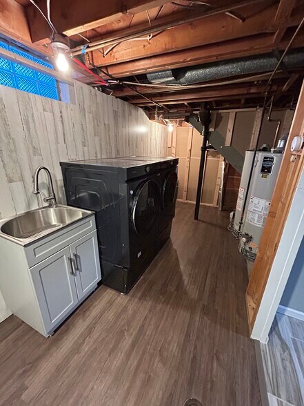 Building Photo - 6838 Moccasin St