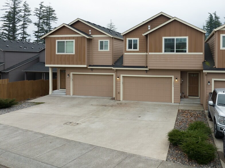 front exterior driveway - 1295 Windsong Dr