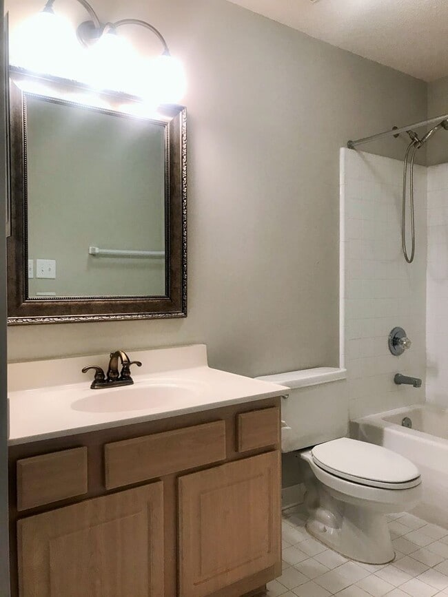 Building Photo - 2BR Waterfront Condo in Davidson. Enjoy Beautiful Year Round Lake Views!