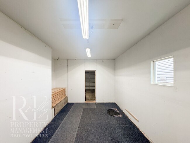 Building Photo - Spacious 4-Bedroom Home with Brand-New Carpet, Two Living Areas & Loft