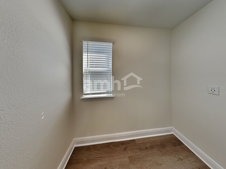 Building Photo - 27070 St Andrews Ave