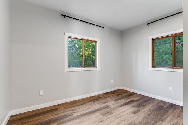 Building Photo - Charming 1 BD 1 BA cottage nestled on a be...