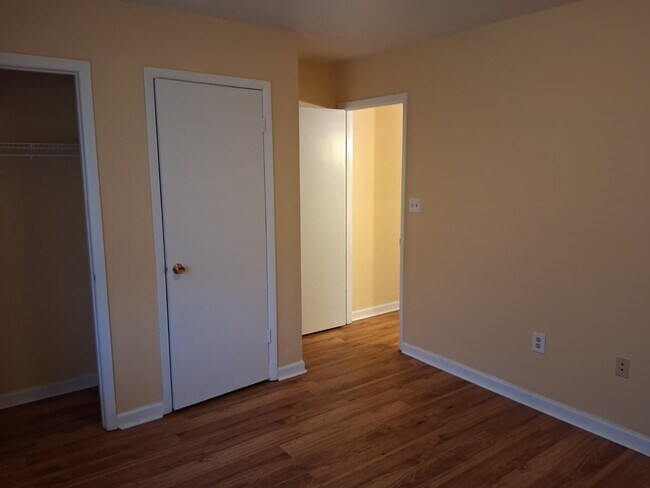 Building Photo - 2275 N Cable Rd