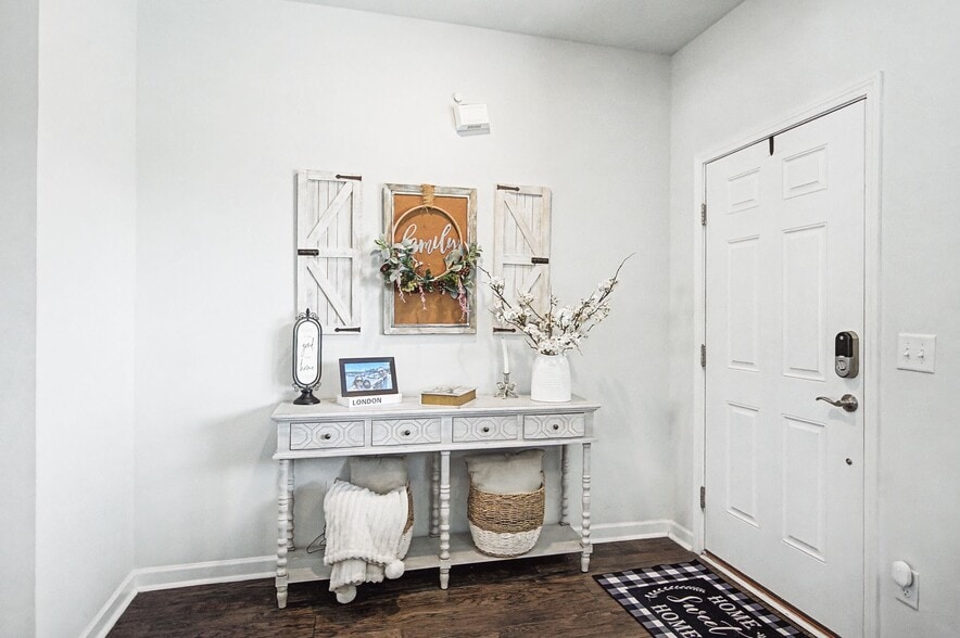 Building Photo - 2784 Nottingham Dr