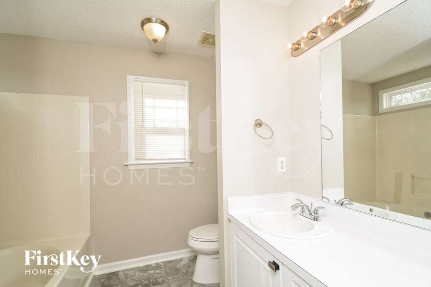 Building Photo - 2316 Sapphire Valley Dr