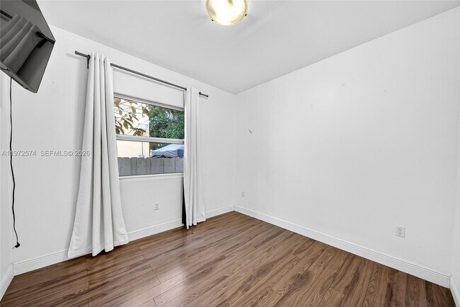 Building Photo - 1460 NW 2nd St