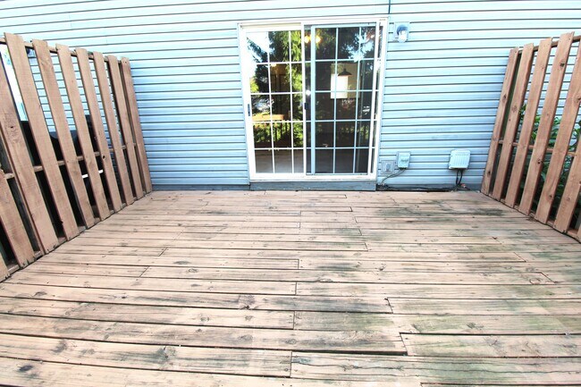 Building Photo - 2227 Teardrop Ave