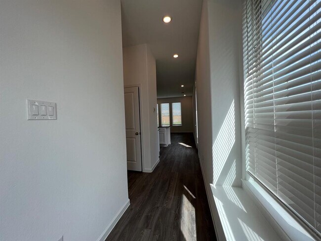 Building Photo - 4202 Balboa Dr