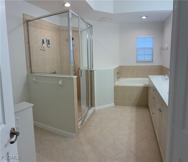 Building Photo - 16570 Crownsbury Way