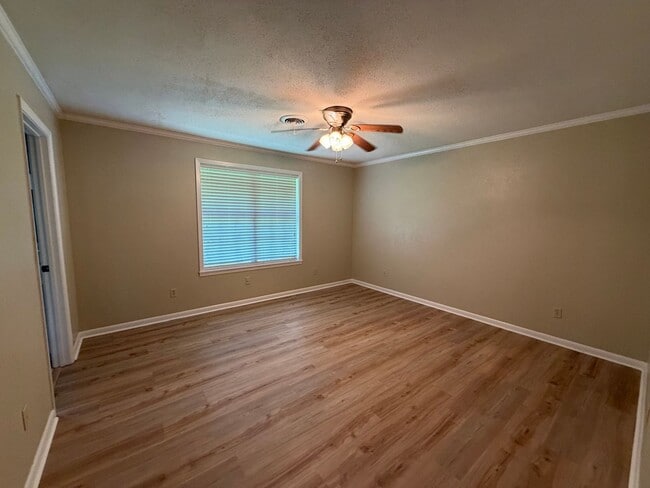 Building Photo - 4 bed/3 bath house in Tupelo