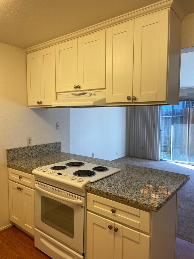 Building Photo - Charming duplex in Folsom!