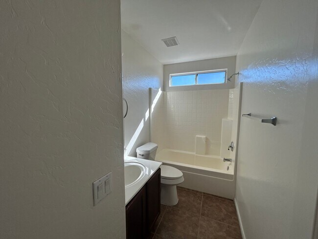 Building Photo - Move In Today! FREE October Rent! Stunning...