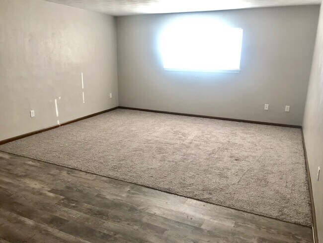 Living - 3412 N Ten Mile Dr