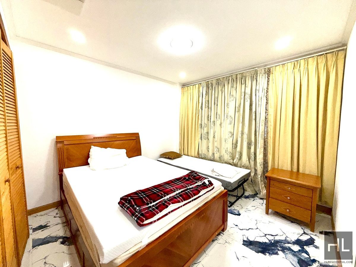 Building Photo - 63 AVENUE