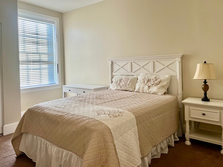 Bedroom two with queen bed - 105 W Oglethorpe Ave