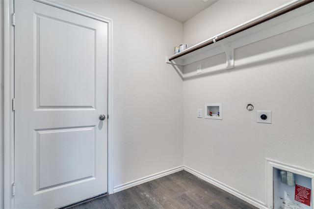 Building Photo - 611 Chuck Wagon Dr