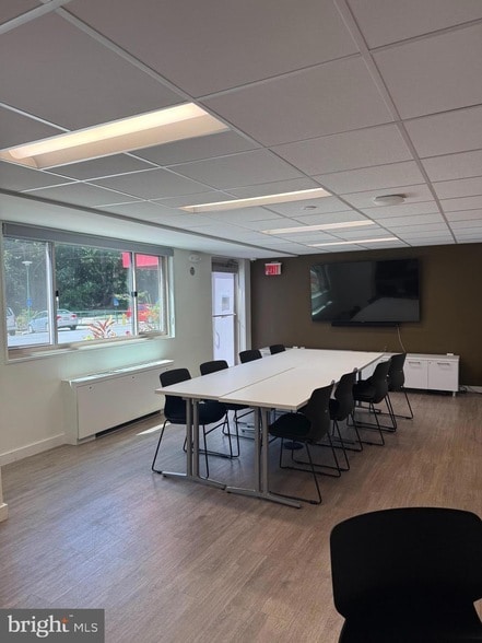 Building Photo - 2500 N Van Dorn St