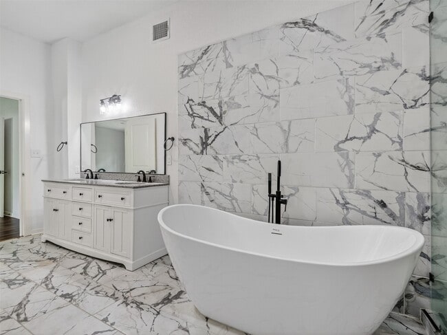 Building Photo - 11515 Iberia Dr