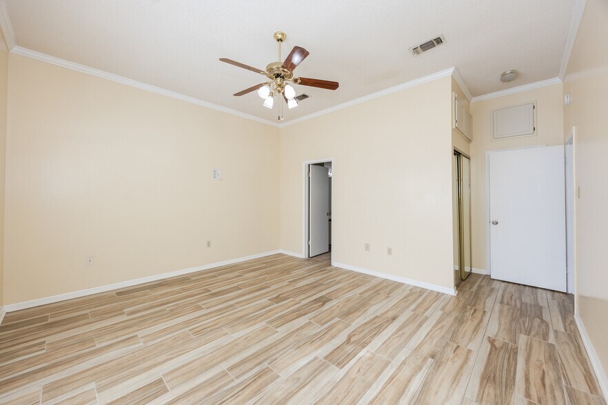 Building Photo - 13422 S Fairview Ave