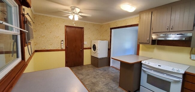 Building Photo - Charming 3BR/1.5BA Home in Oxford Heights Subdivision