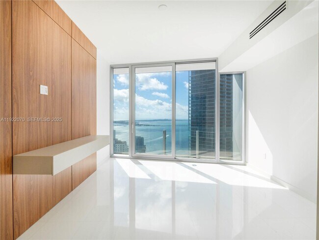 Building Photo - 300 Biscayne Blvd Way