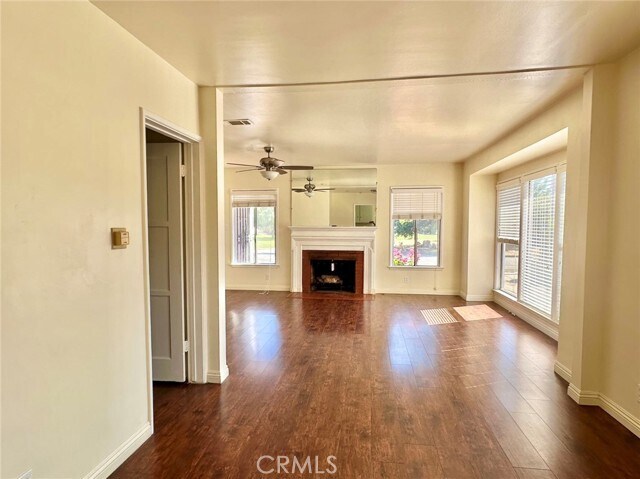 Building Photo - 1127 E Larkwood St