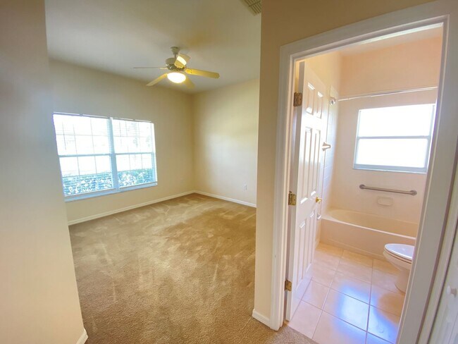 Building Photo - Amazing Solivita 2B/2B, open kitchen to fa...