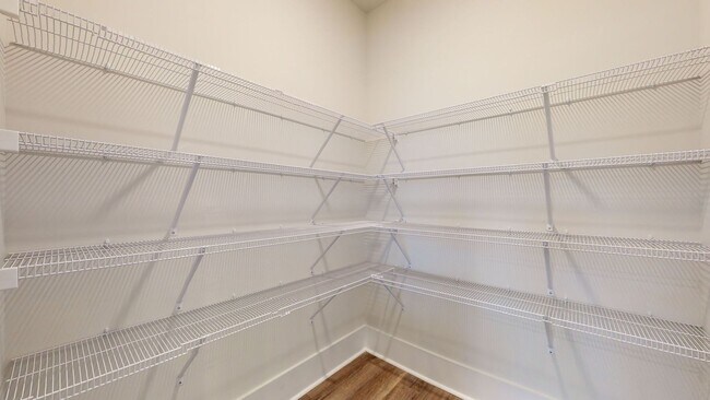 Building Photo - 3 Bedroom Home in WATERSIDE!