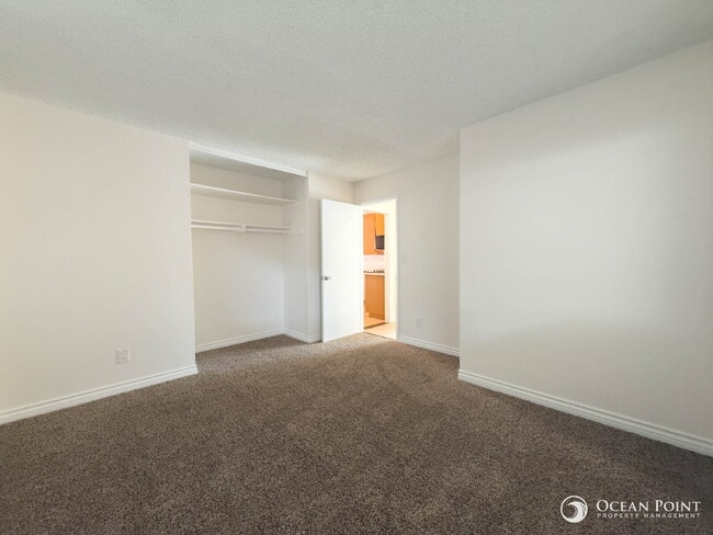 Building Photo - 2 Bedroom Duplex for Rent in Camarillo!