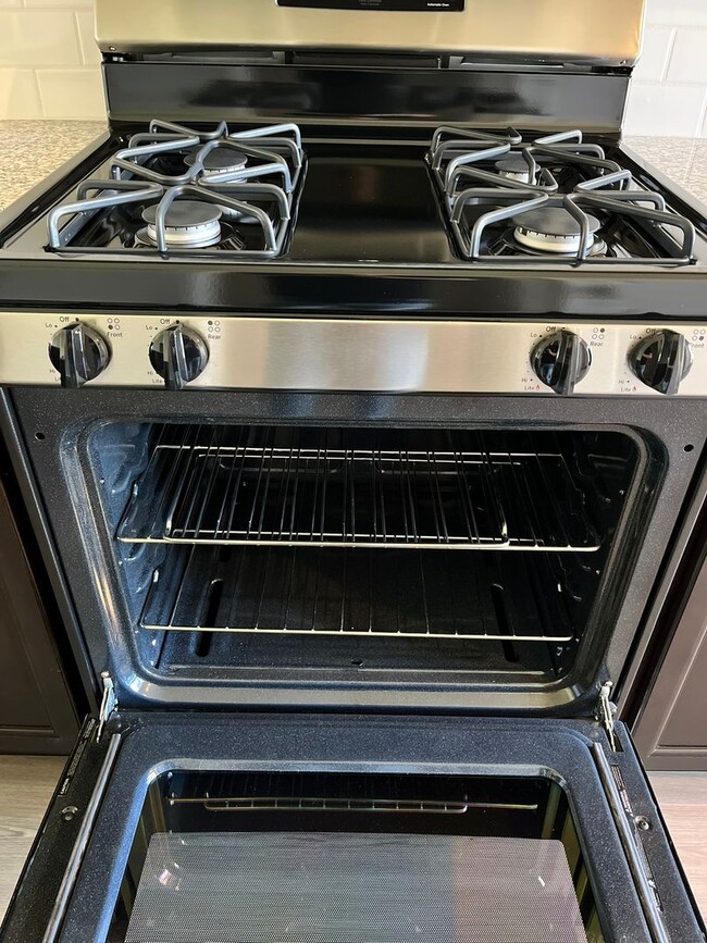 Building Photo - 3/2/2  in the beautiful  gated community of Point Aquarius WISD