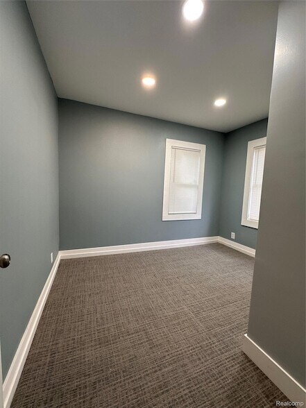 Building Photo - 2286 Tuxedo St